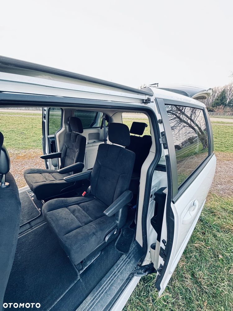 Dodge Grand Caravan - 11