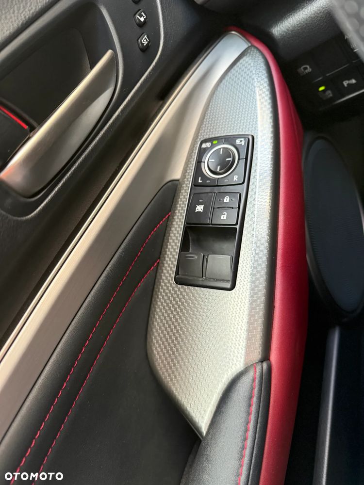 Lexus RC 200t / 300 F Sport - 9