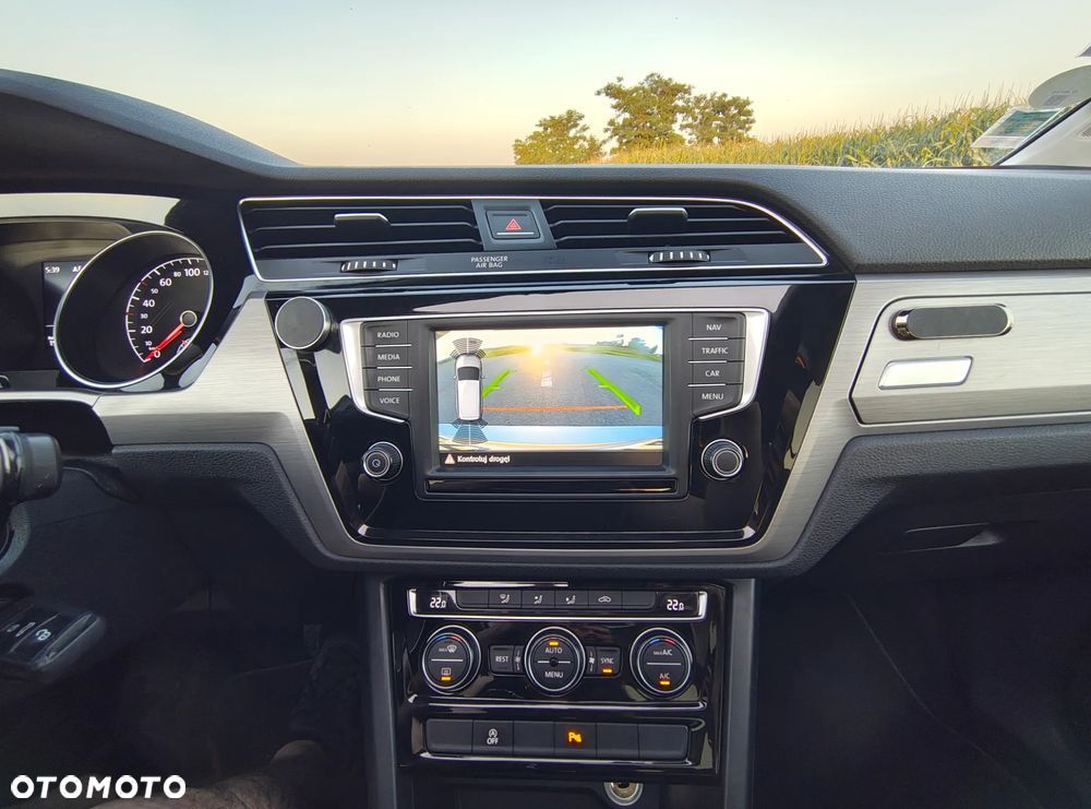 Volkswagen Touran - 14