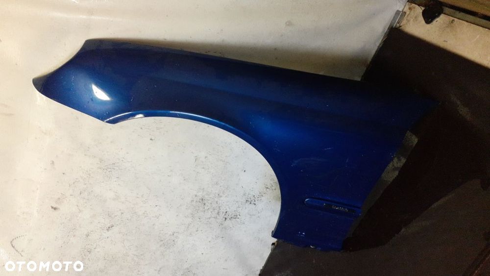 * BŁOTNIK MERCEDES W203 LEWY PRZÓD PRZEDNI C345 NIEBIESKI - 2
