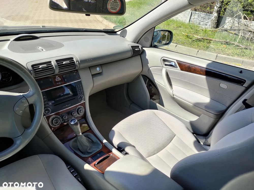 Mercedes-Benz Klasa C 220 CDI Elegance - 11