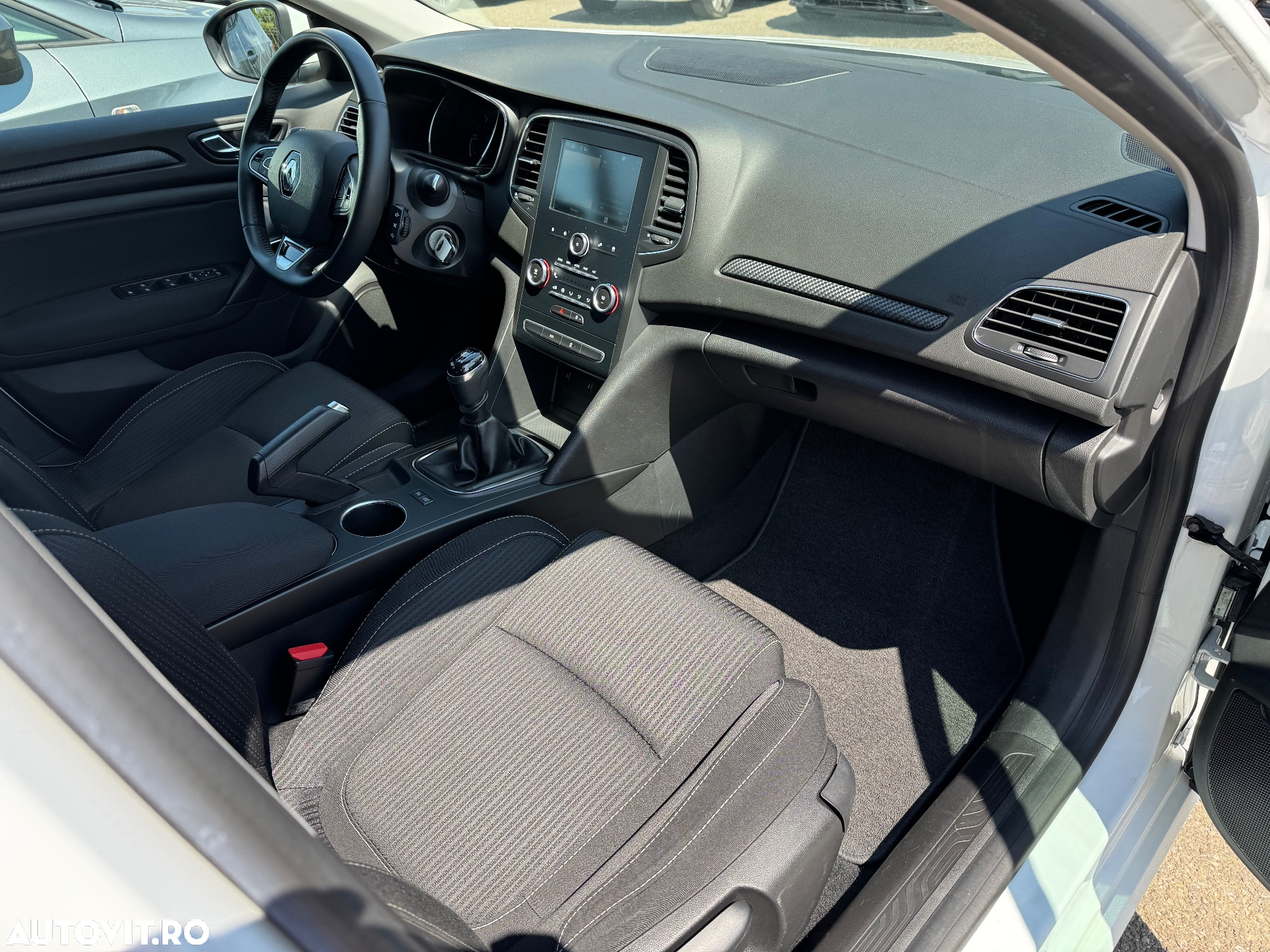 Renault Megane BLUE dCi 115 BUSINESS EDITION - 27