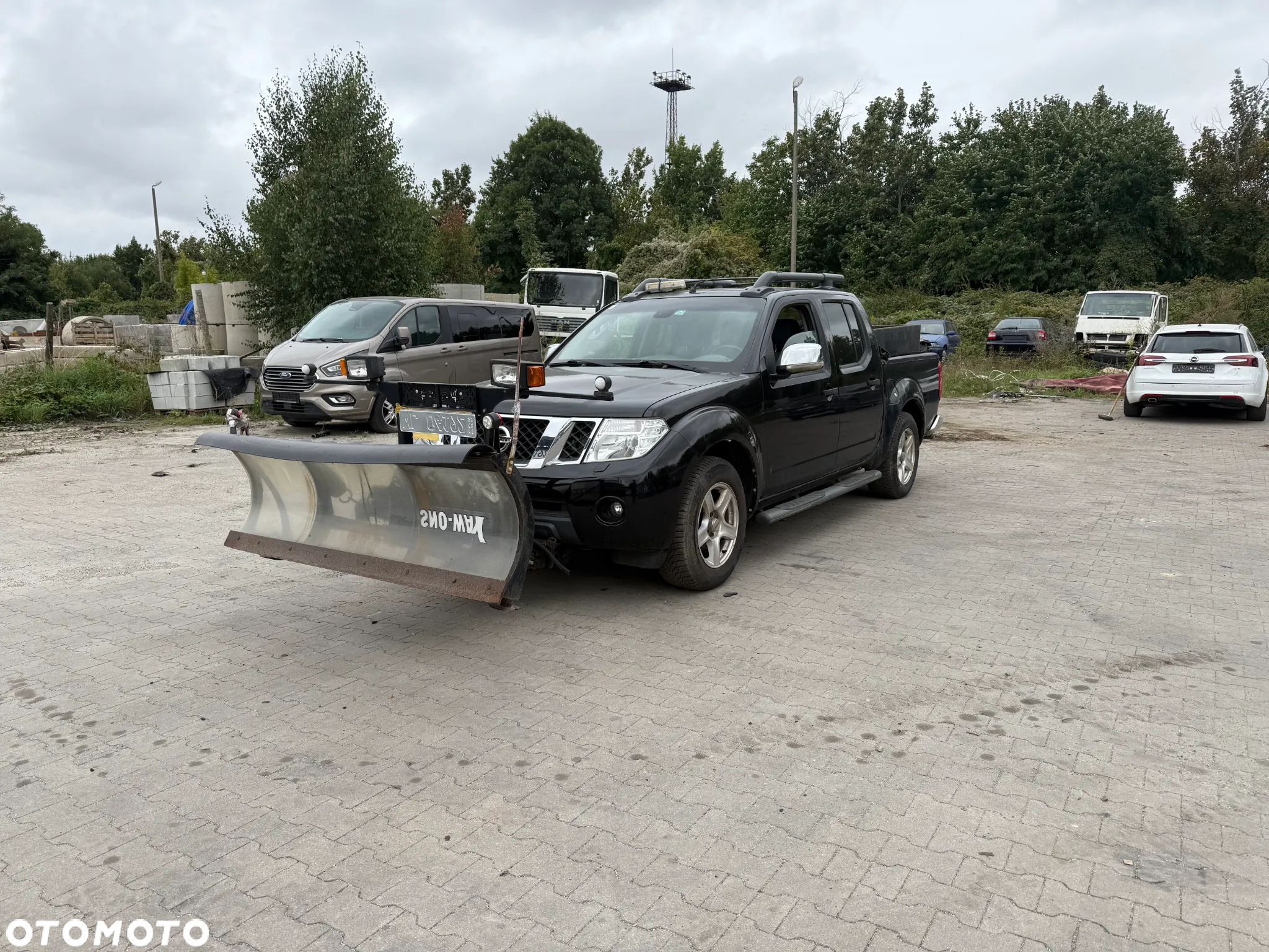 Nissan NAVARA - 2