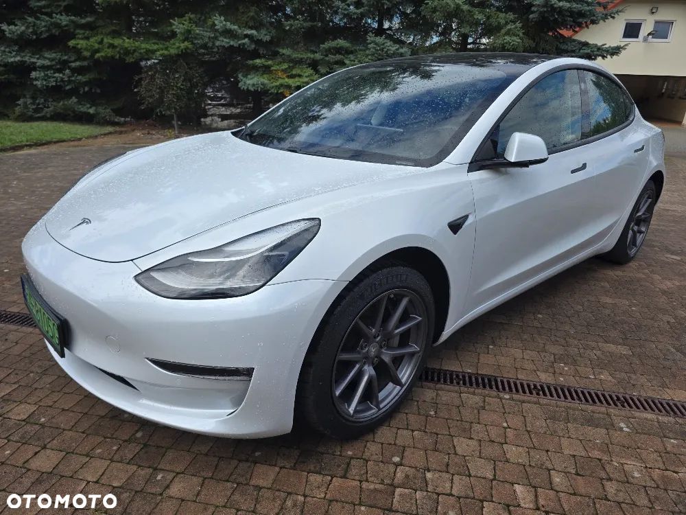 Tesla Model 3 - 4