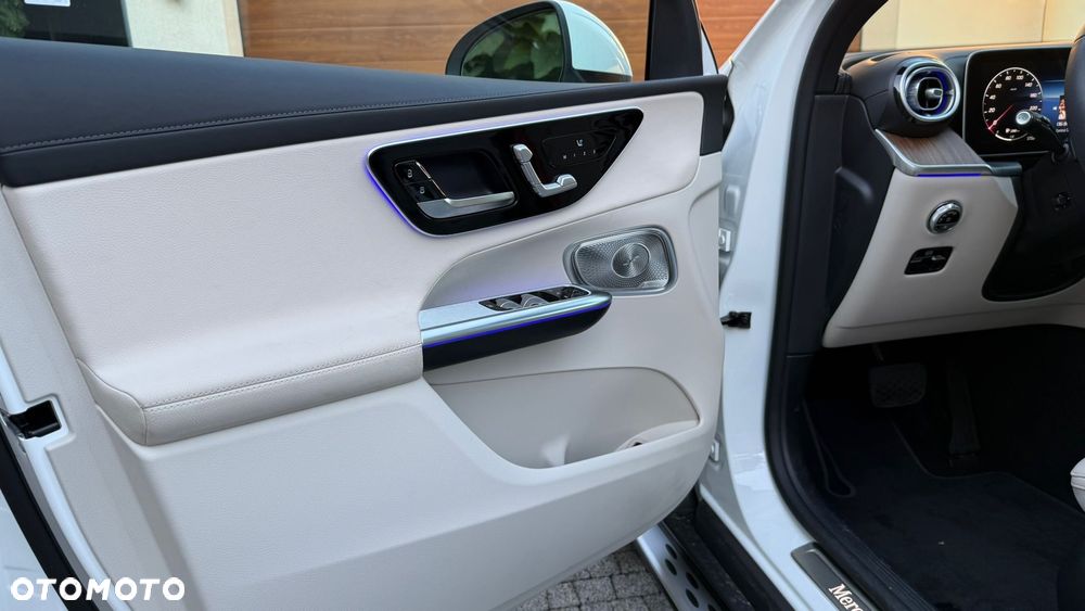 Mercedes-Benz GLC 300 4Matic 9G-TRONIC Avantgarde Advanced - 13