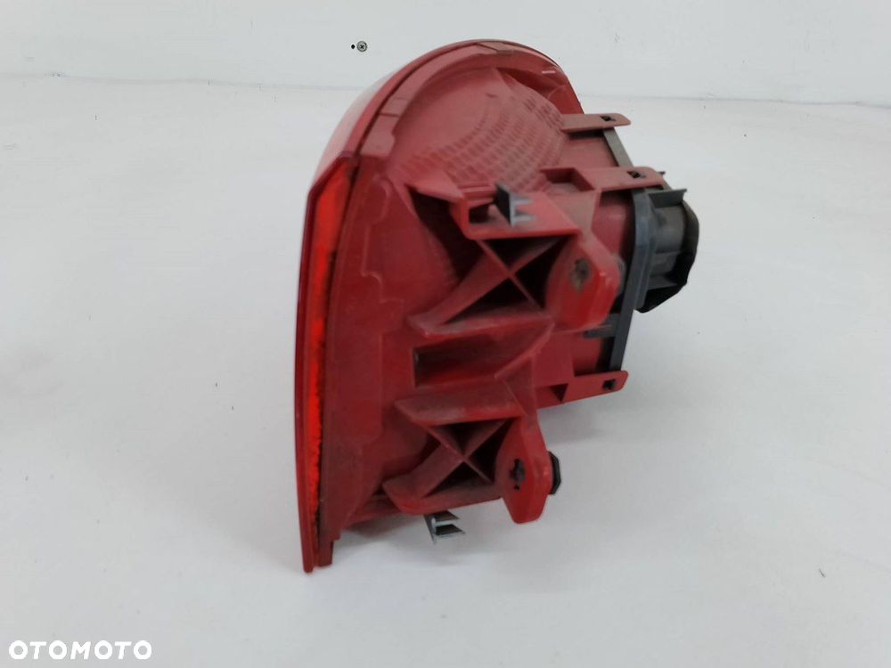 LAMPA TYLNA LEWA VW PASSAT B7 SEDAN - 4