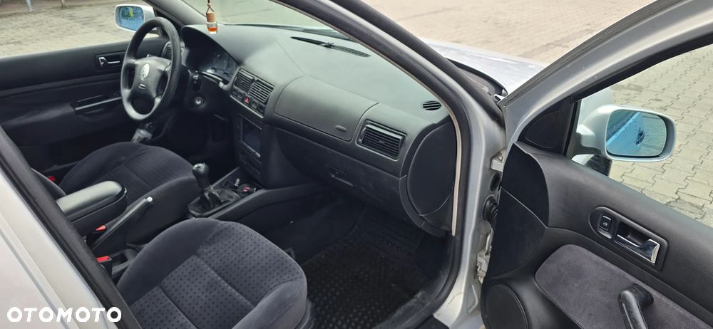Volkswagen Golf 1.9 TDI Highline - 13