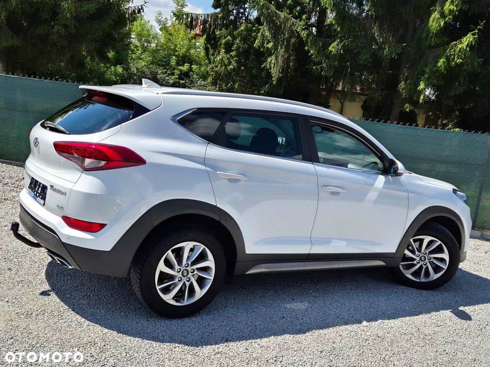Hyundai Tucson 2.0 CRDI 4WD Automatik Style - 19