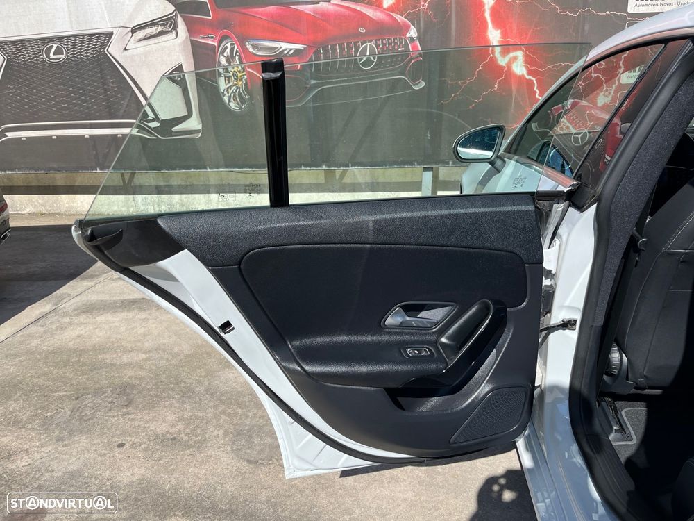 Mercedes-Benz CLA 180 d Shooting Brake Business Solutions - 38