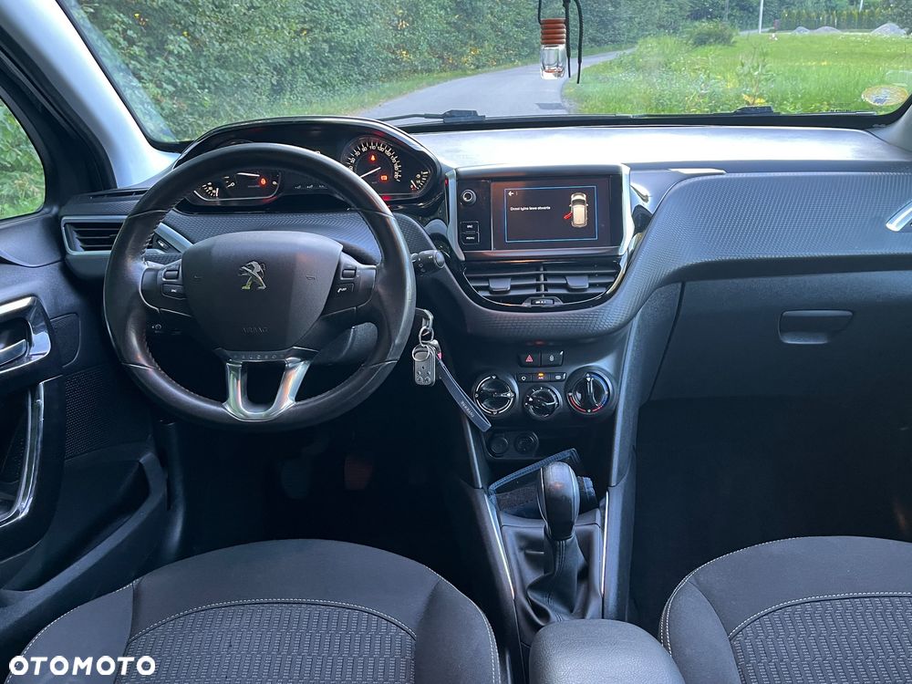 Peugeot 208 - 13