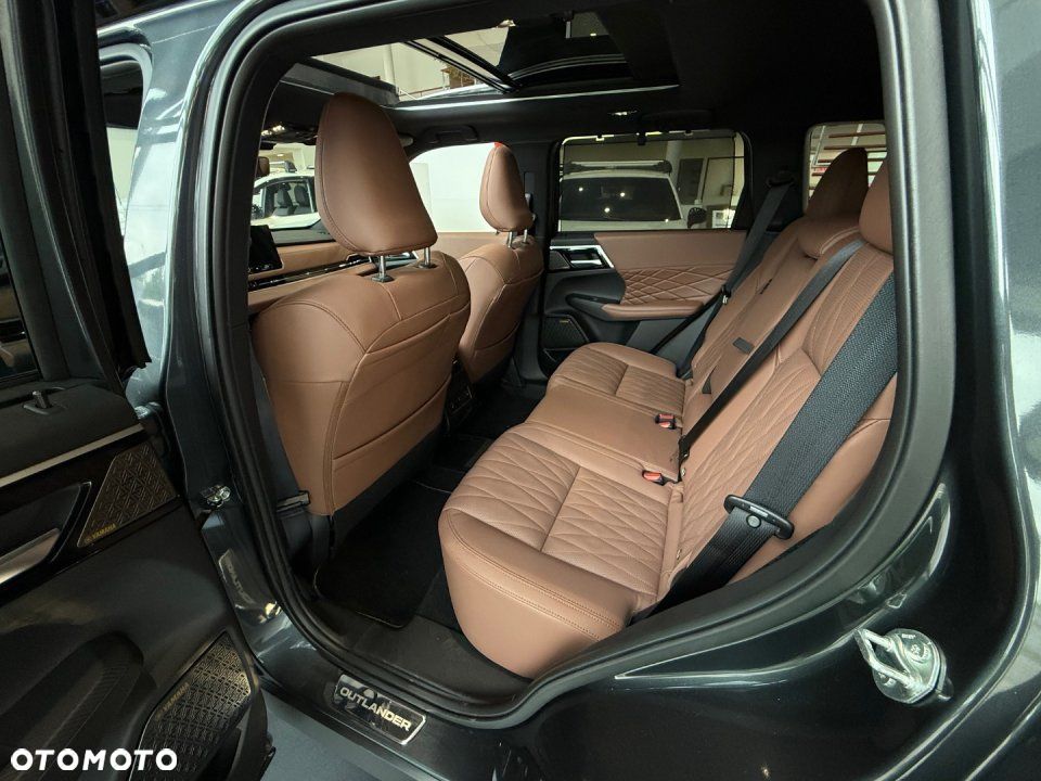 Mitsubishi Outlander - 7