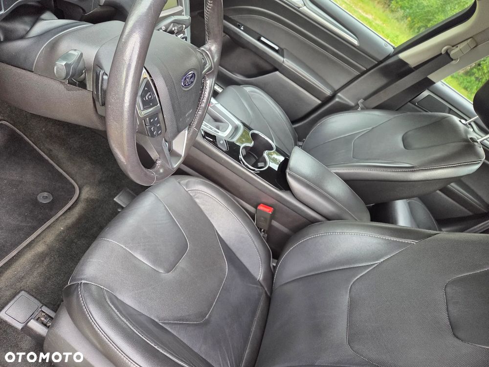 Ford Fusion 2.0 EcoBoost Titanium - 25
