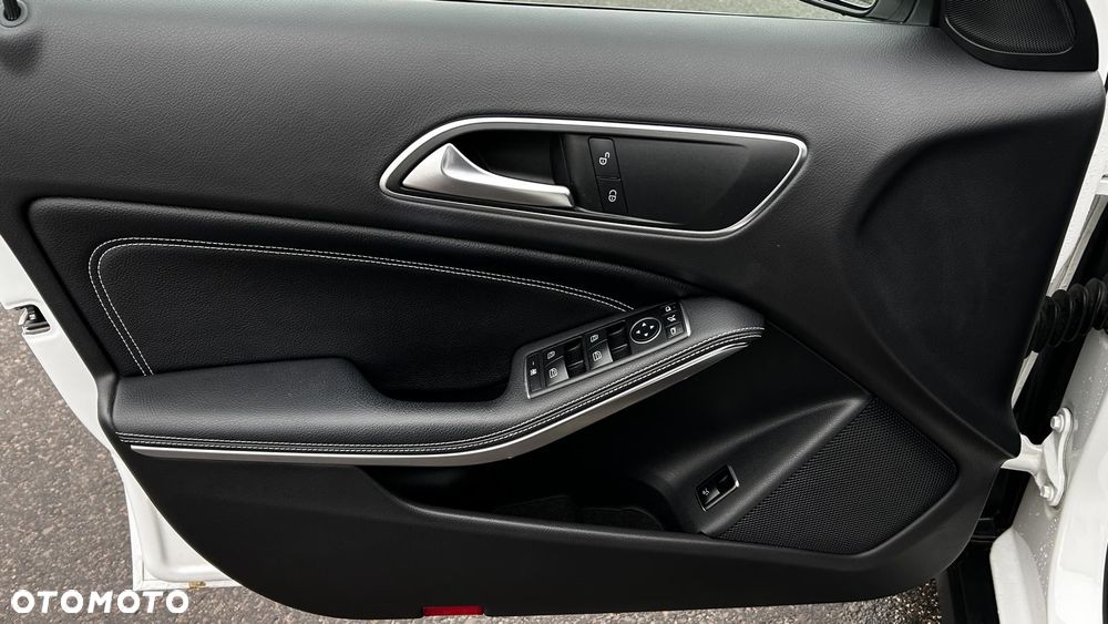 Mercedes-Benz GLA - 10