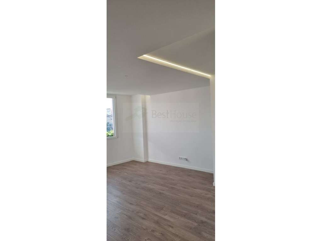 T2+1 Duplex Amadora totalmente remodelada - Grande imagem: 4/6