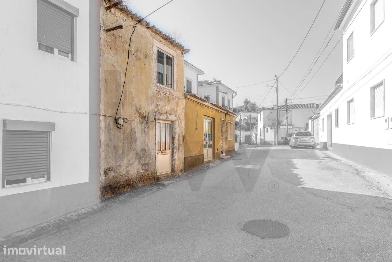 Moradia T3+1 com Projeto de Alteração e Ampliação – Azueira - Grande imagem: 3/33