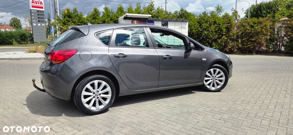 Opel Astra 1.4 Turbo 150 Jahre - 18