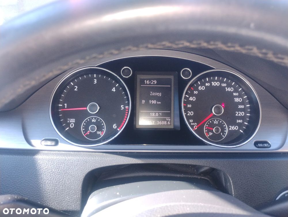 Volkswagen Passat 2.0 TDI Individual - 12