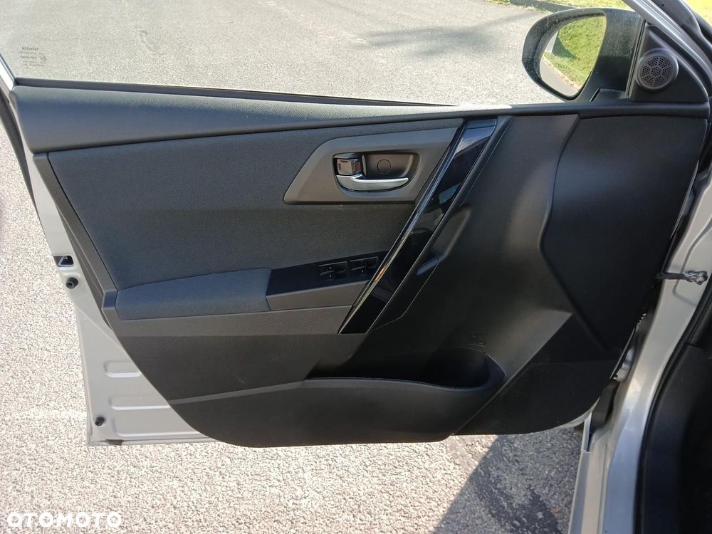 Toyota Auris 1.6 Premium Comfort - 19