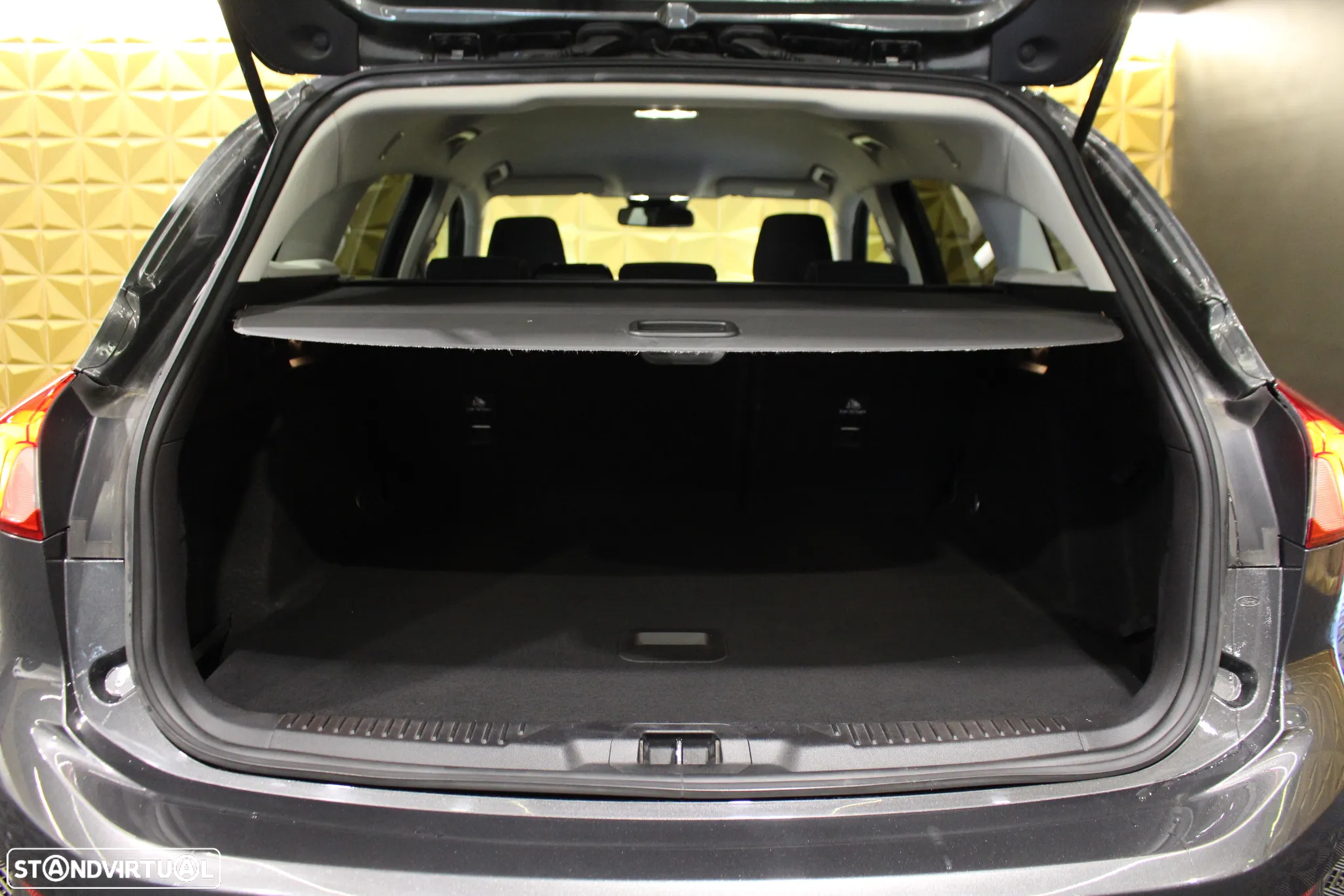 Ford Focus SW 1.5 TDCi EcoBlue Business - 21