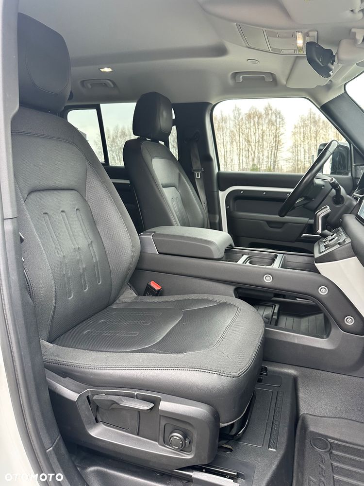 Land Rover Defender 110 D240 S - 33