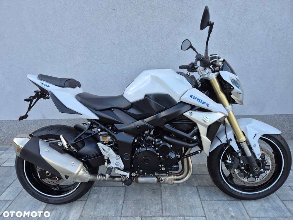 Suzuki GSR - 4