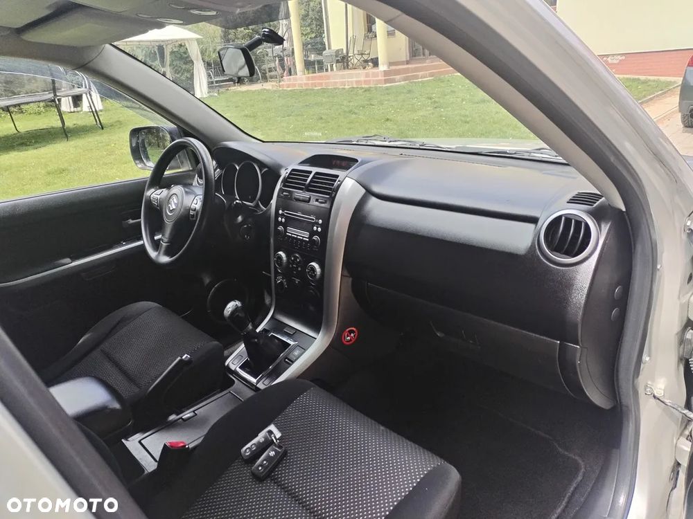 Suzuki Grand Vitara 2.0 Comfort Family - 18