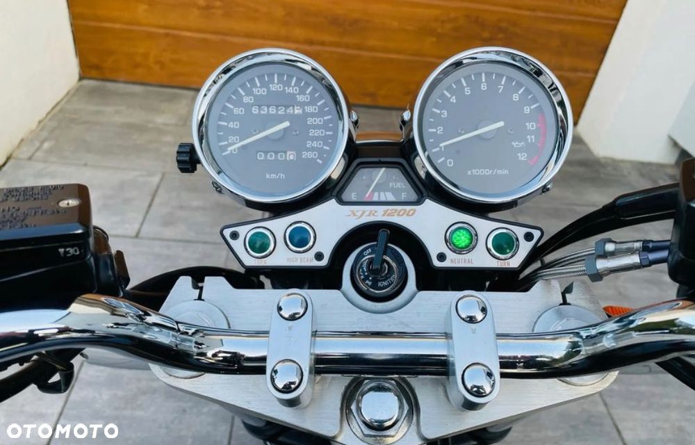 Yamaha XJR - 15