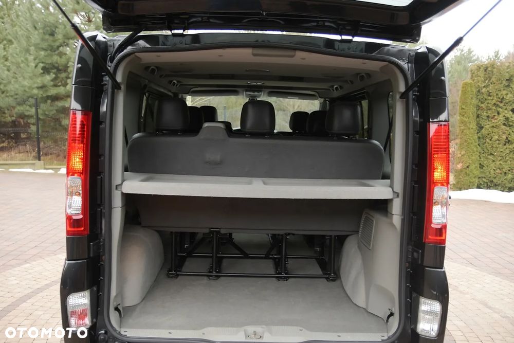 Renault Trafic Grand Passenger Black Edition - 32