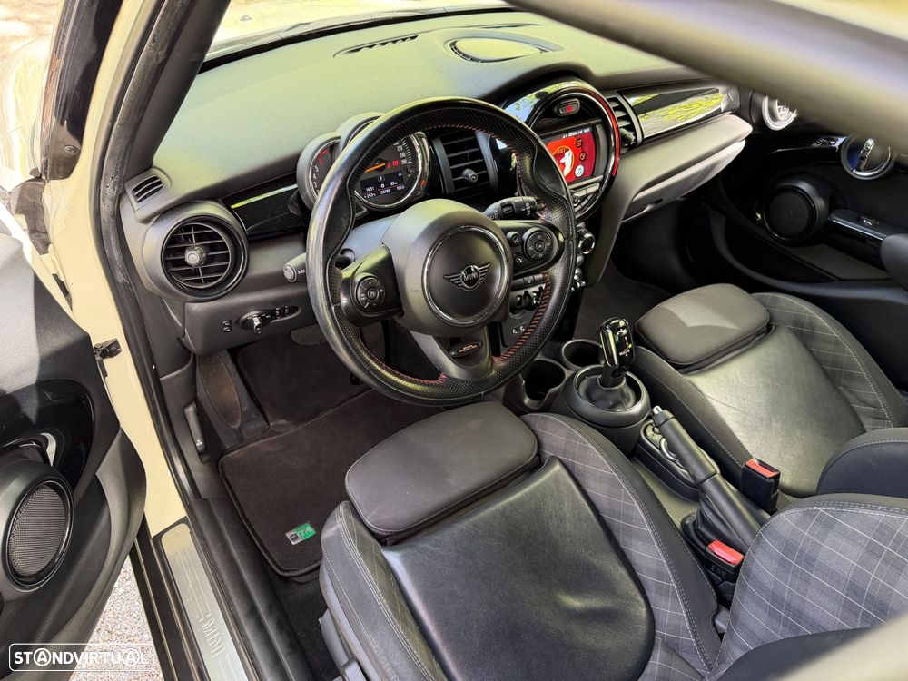 MINI 5 Portas Cooper D Auto - 7