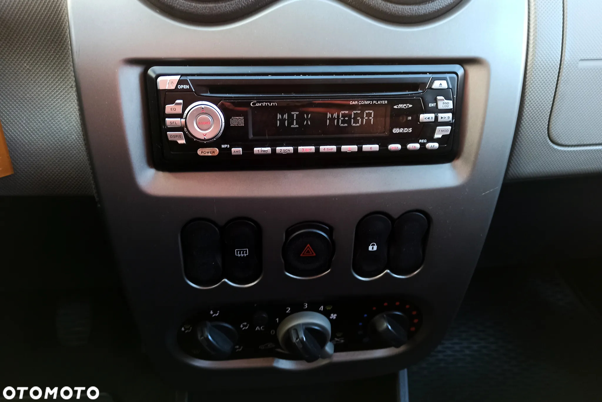 Dacia Sandero 1.6 16V Hi-Flex - 25