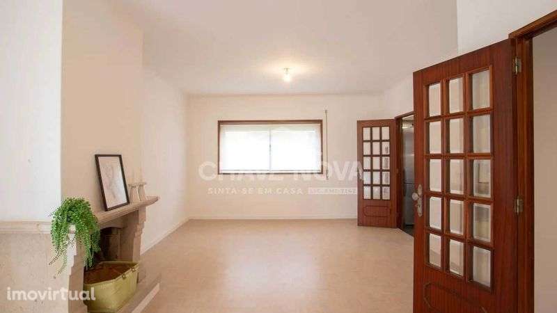 T3 Renovado com 3 Frentes e Varanda – Senhora da Hora | Matosinhos - Grande imagem: 2/12