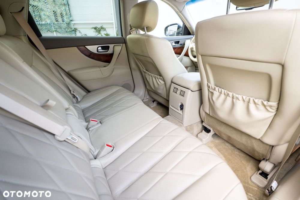 Infiniti QX70 - 23