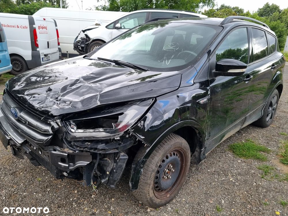 Ford Kuga 1.5 EcoBoost 2x4 ST-Line - 3