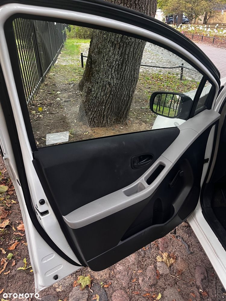 Toyota Yaris - 22