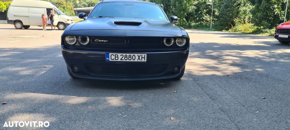 Dodge Challenger - 2