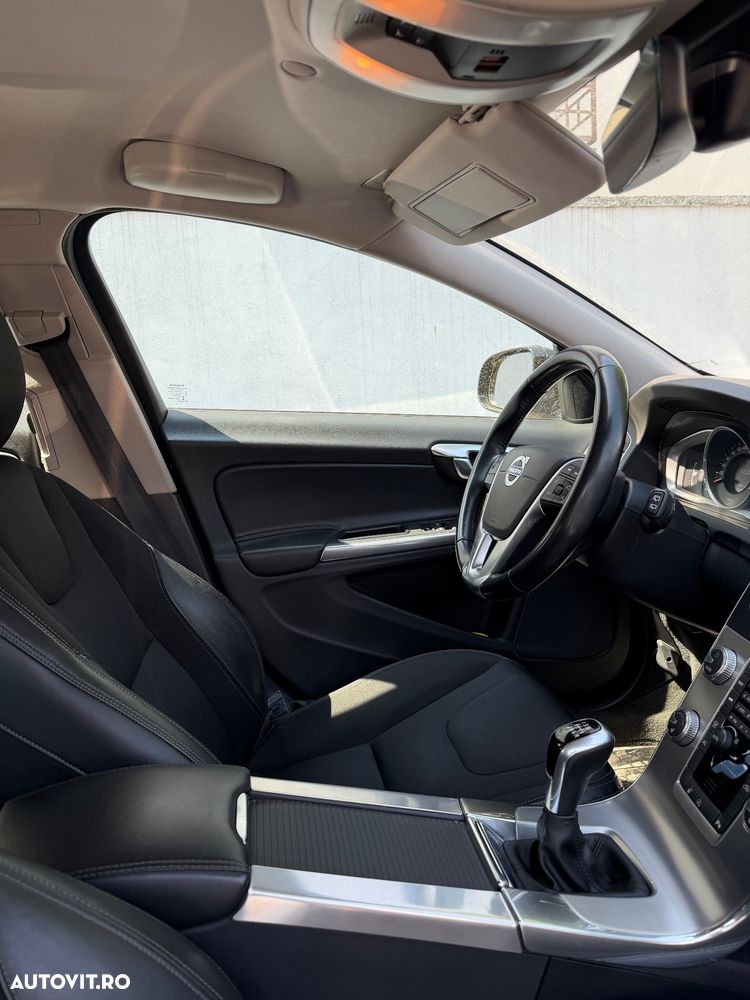 Volvo V60 D4 Momentum - 9