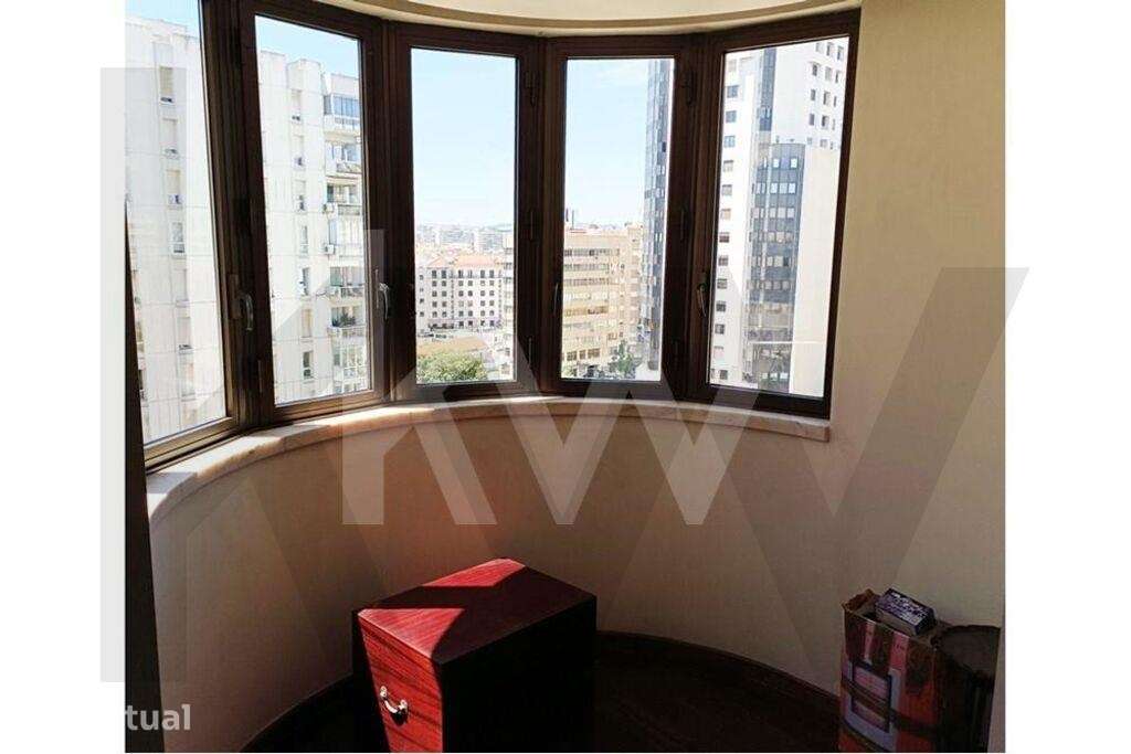 Apartamento T4 com fabulosas áreas em Prédio de Prestígio no Areeiro - Grande imagem: 3/35