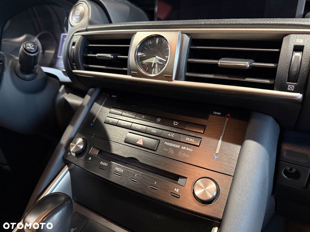 Lexus IS 200t Executive Line - 18