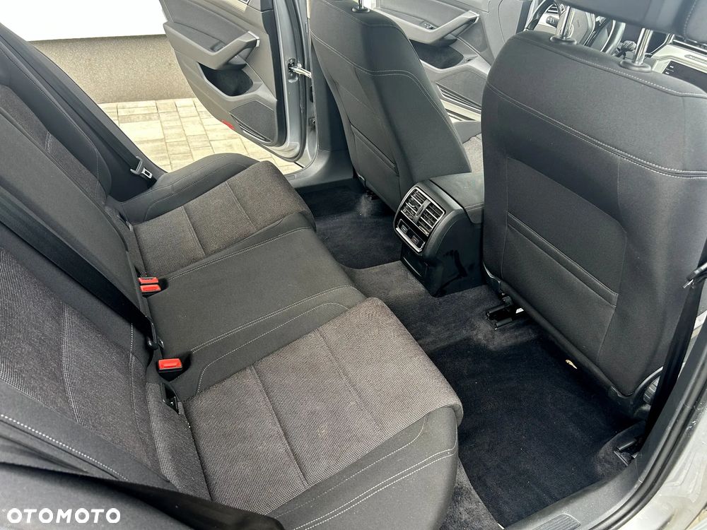 Volkswagen Passat - 9