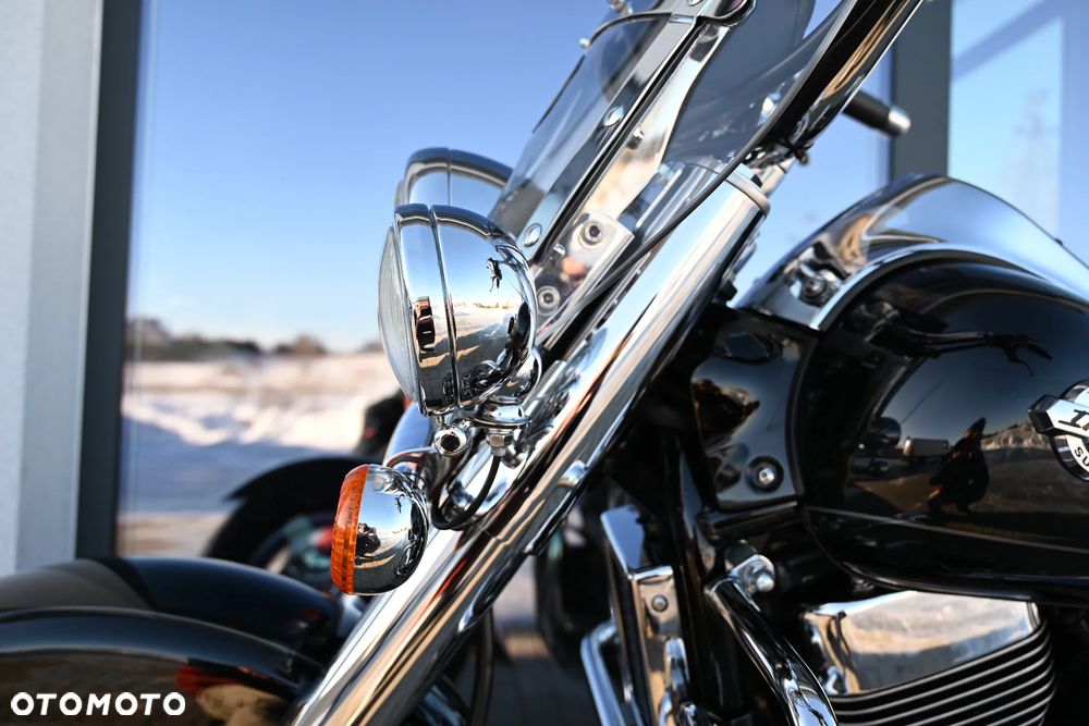 Suzuki Intruder - 18