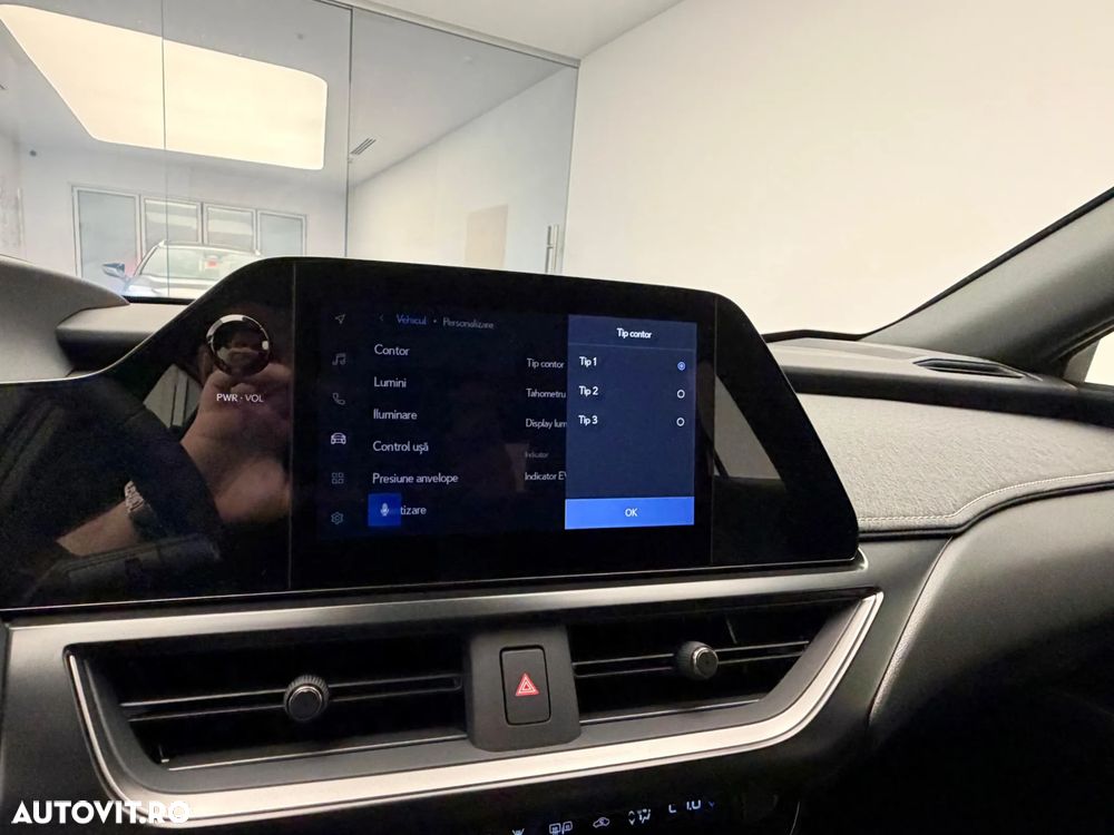 Lexus UX 300h AWD CVT HEV Business - 22