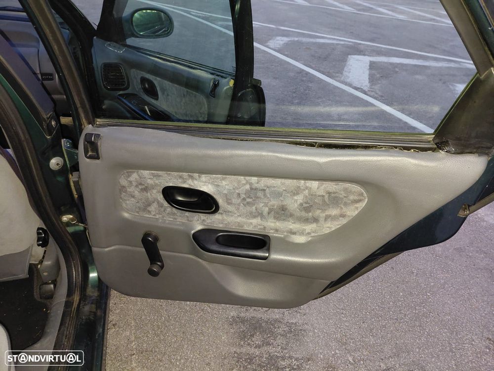 Renault Laguna 1.8 RXE - 9