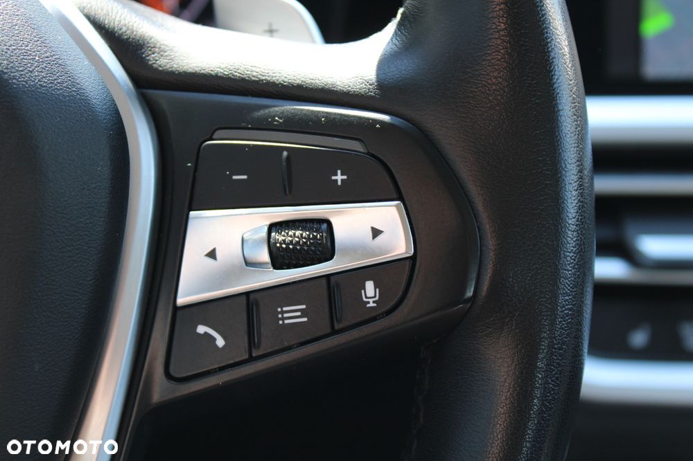 BMW Seria 3 330i Sport Line - 40