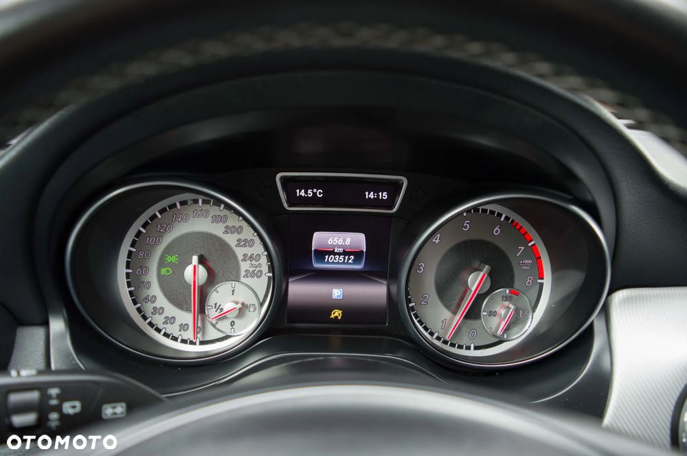 Mercedes-Benz GLA 180 UrbanStyle Edition - 23
