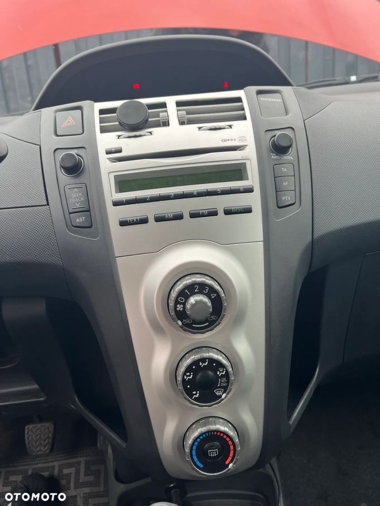 Toyota Yaris 1.0 Terra - 9