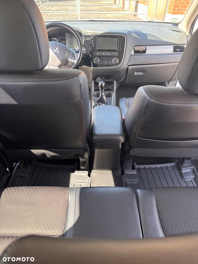 Mitsubishi Outlander 2.2 DI-D 4WD Intense - 9