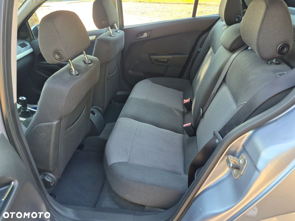 Opel Astra 1.6 Design Edition - 12