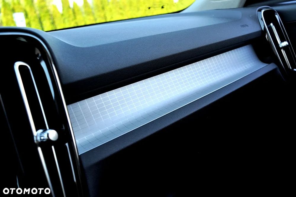 Volvo XC 40 T3 Momentum Pro - 27