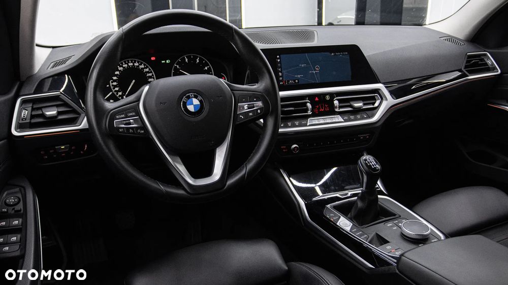 BMW Seria 3 318d Sport Line - 13