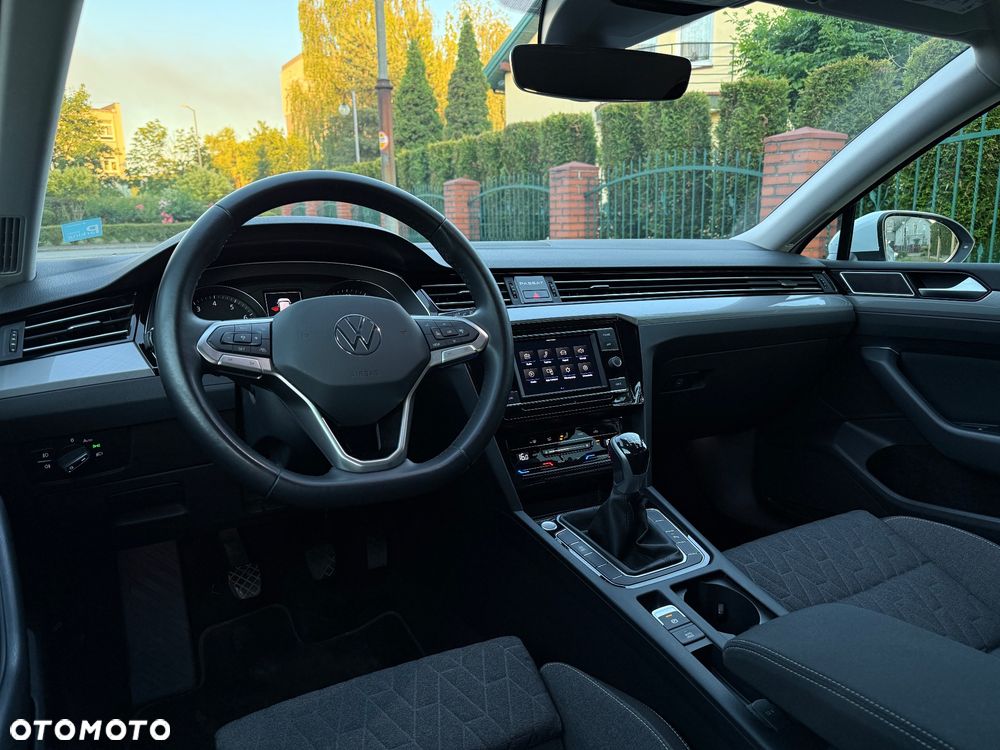 Volkswagen Passat 1.5 TSI EVO Business - 9
